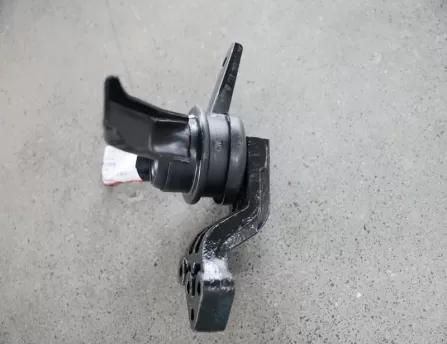 Engine Vibration Isolation Cushion Right/Engine Mount Rubber Bushing Right